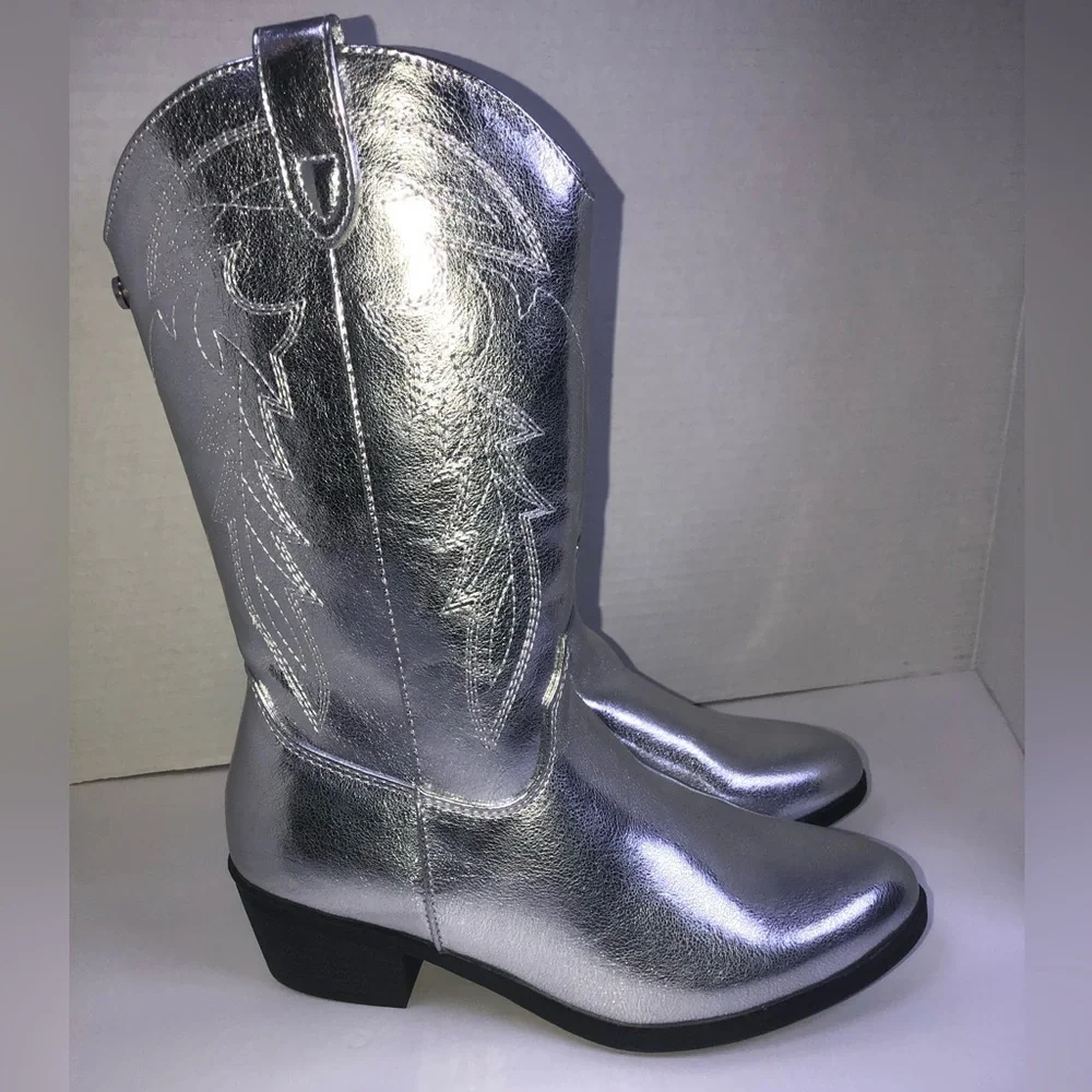 Steve Madden Silver Metallic Western Boots NWOT size 4